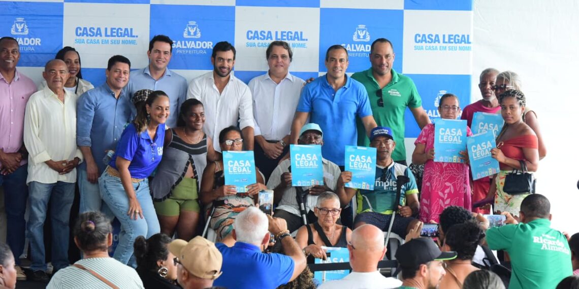 Prefeitura entrega quase 5 mil títulos pelo Casa Legal em Paripe