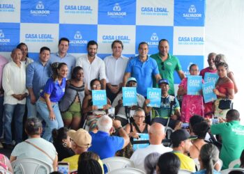 Prefeitura entrega quase 5 mil títulos pelo Casa Legal em Paripe