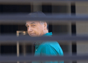STF rejeita 9 pedidos e mantém prisão de Bolsonaro
