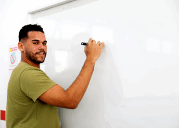 Adesão ao acordo do piso nacional do magistério na Bahia começa nesta terça (20)