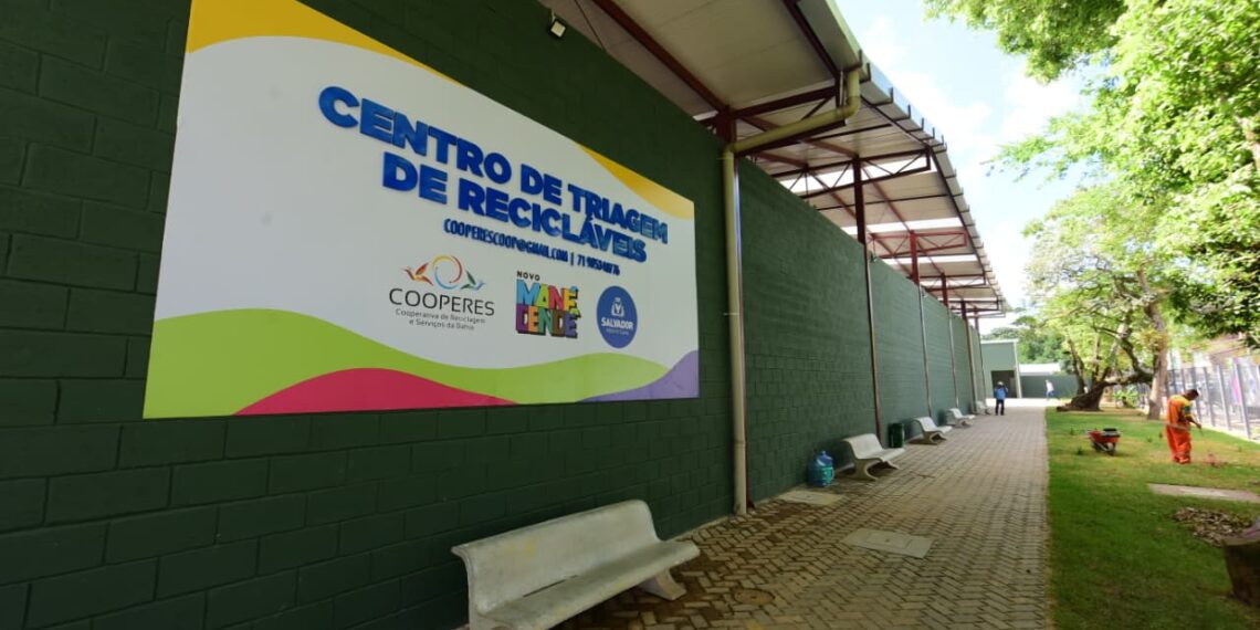Prefeitura entrega moradias e anuncia arena aquática no Subúrbio