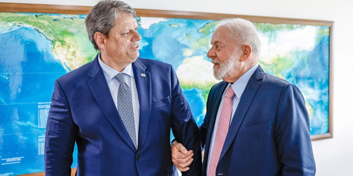 Pesquisa indica Lula à frente no 1º turno e competitividade de Tarcísio no 2º