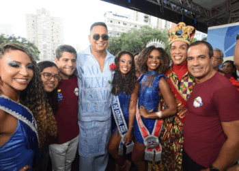 Prefeito entrega chave e abre o Carnaval de Salvador