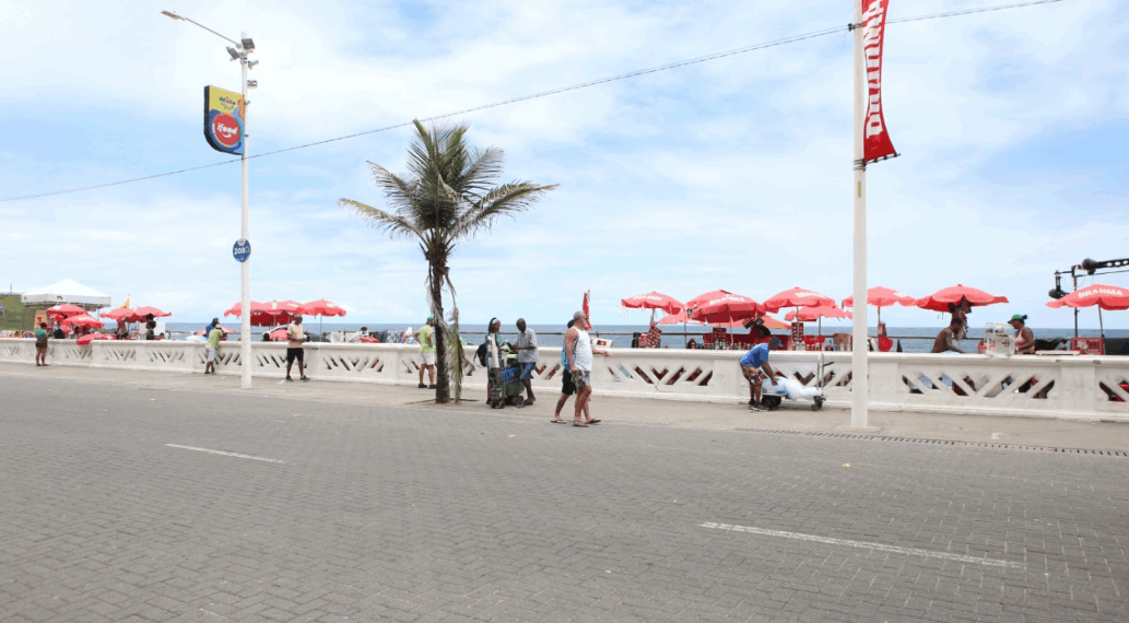 Ambulantes aprovam estrutura instalada na Barra
