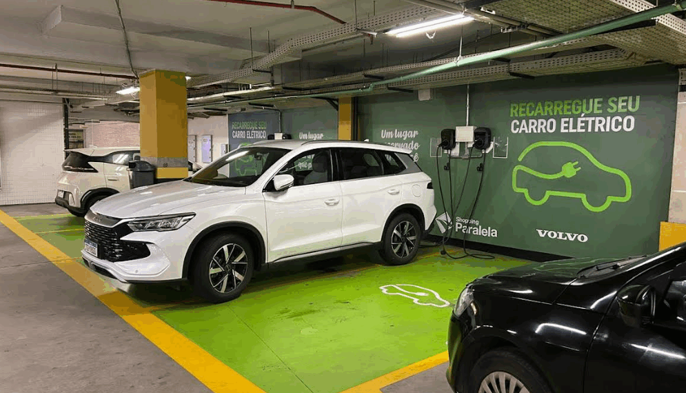 Centro de compras reúne serviços tecnológicos