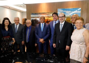 Jerônimo participa da posse de Otto Alencar Filho no TCE-BA