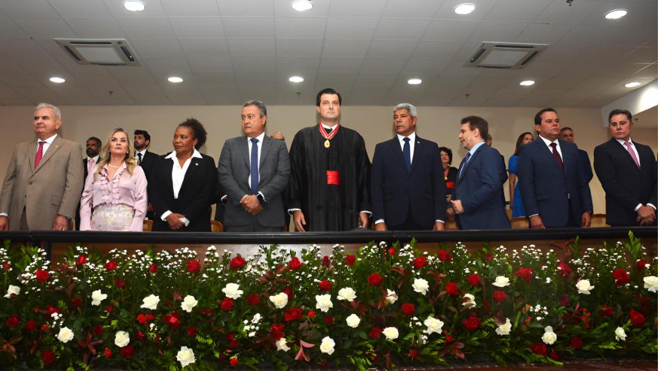 Ivana Bastos prestigia posse do procurador-geral de Justiça Pedro Maia