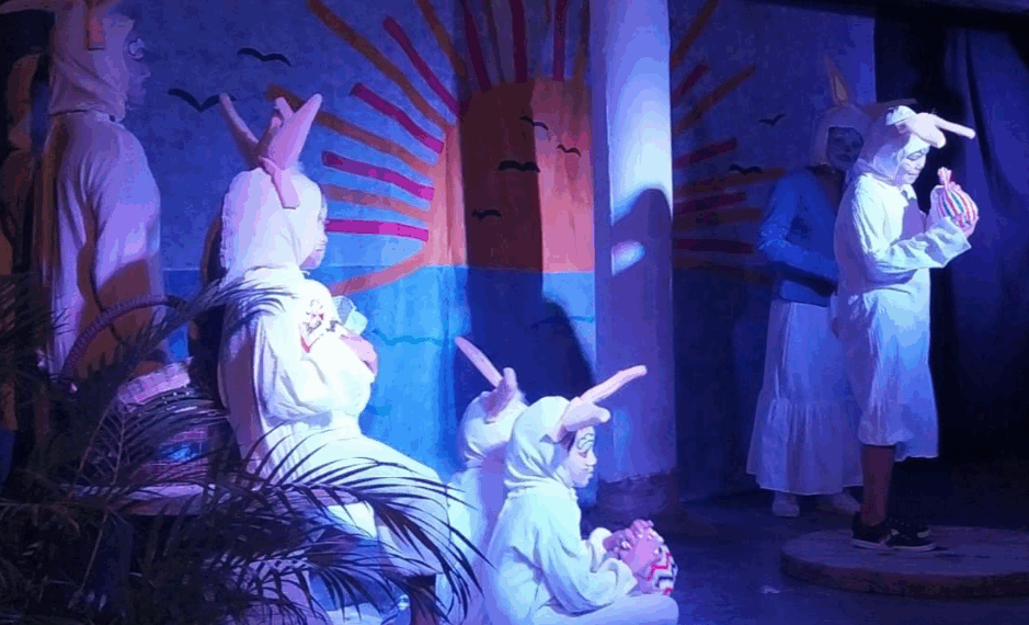 Teatro E² celebra 23 anos da montagem “A Cidade dos Coelhos” em Alto do Cabrito