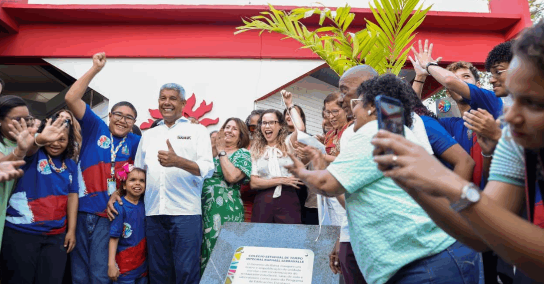 Governo da Bahia entrega colégio modernizado em Salvador