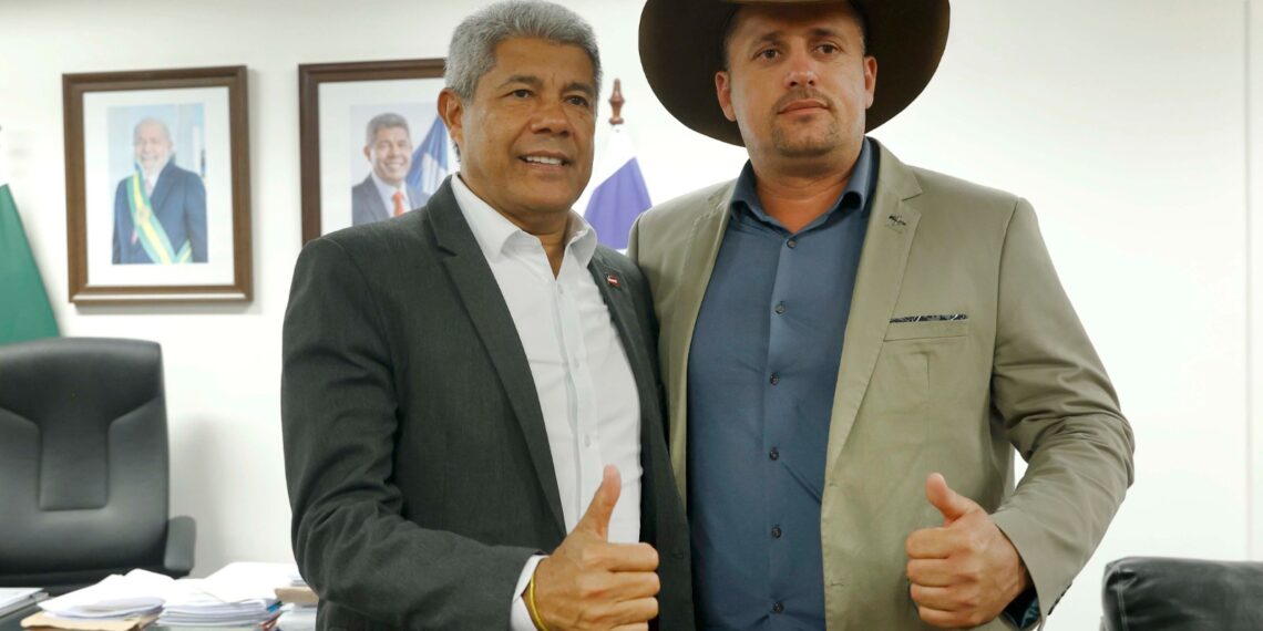 Estado entrega equipamentos e discute investimentos em Cordeiros