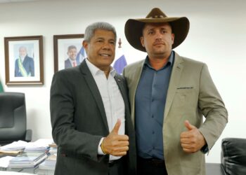 Estado entrega equipamentos e discute investimentos em Cordeiros