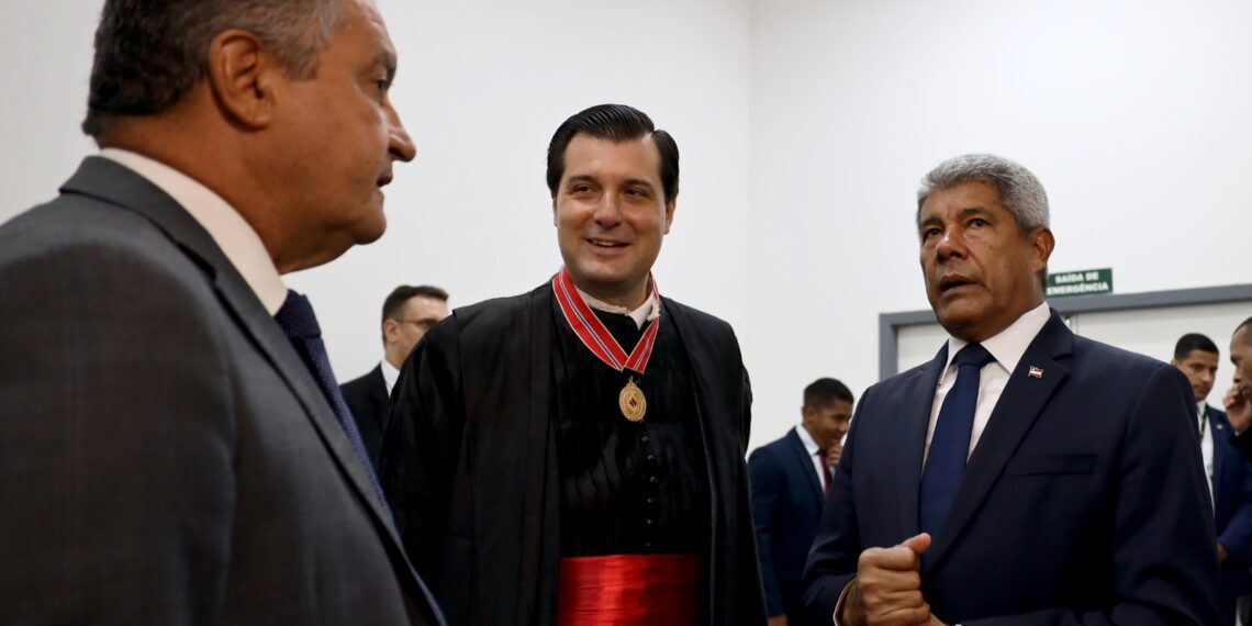 Governador participa de posse no MP baiano