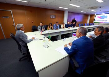 Jerônimo Rodrigues recebe prefeito de Manoel Vitorino