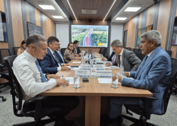 Jerônimo debate projetos de infraestrutura com ministro