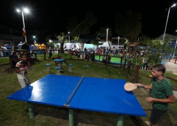 Prefeitura entrega praça requalificada em Paripe com mais opções de lazer para moradores do Subúrbio