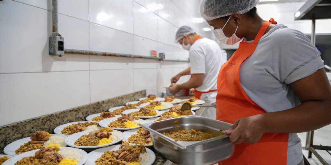 Restaurantes Populares da Prefeitura de Salvador terão almoço de Páscoa nesta quinta-feira (2)