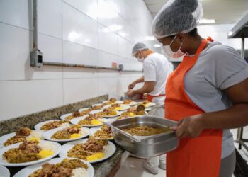 Restaurantes Populares da Prefeitura de Salvador terão almoço de Páscoa nesta quinta-feira (2)