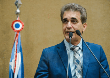 Robinson critica renovação da concessão da Coelba