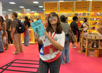 Estudantes da rede estadual revelam preferências literárias na Bienal da Bahia