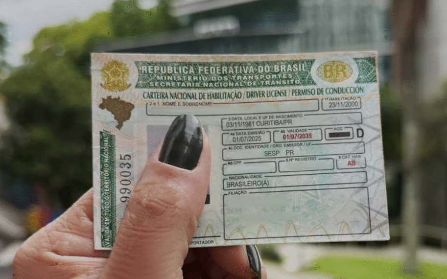 Operação mira servidor por cobrar para agilizar CNH
