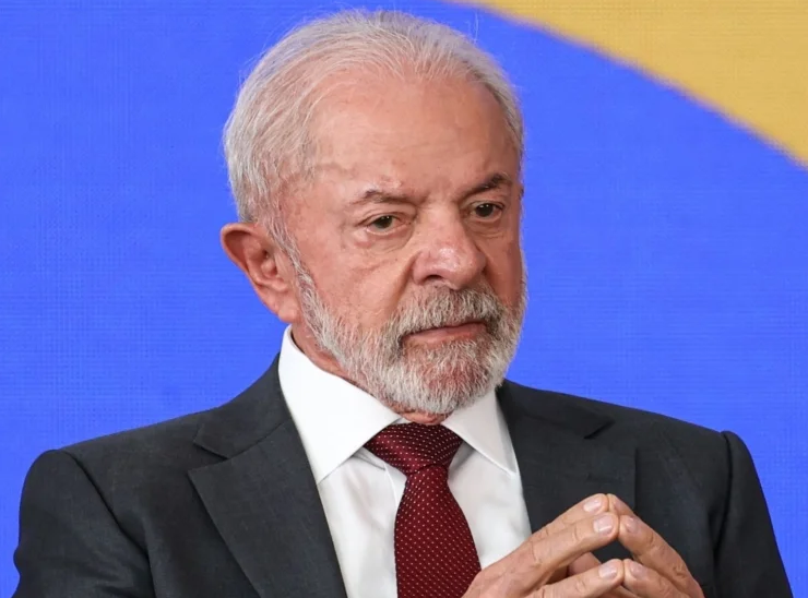 Lula deve voltar à agenda em 48h após cirurgia