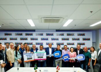 Caraíbas recebe vans para TFD e avança com novos investimentos do Estado em saúde, educação e infraestrutura