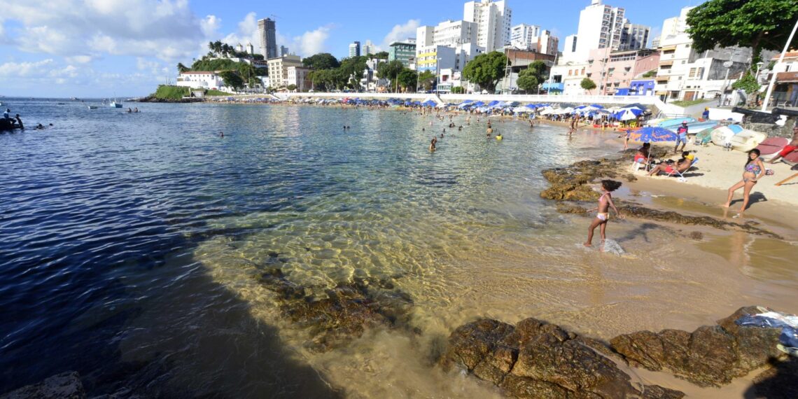 Prefeitura avança em projeto modelo de boias de proteção no Porto da Barra