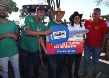 Entrega de equipamentos agrícolas fortalece o desenvolvimento rural de Boa Vista do Tupim