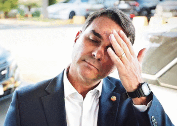 AtlasIntel: 60% não votariam em Flávio Bolsonaro após áudios