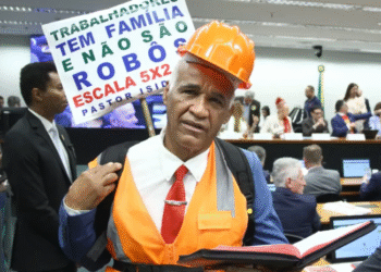 Deputado baiano defende fim da escala 6×1 com frase polêmica