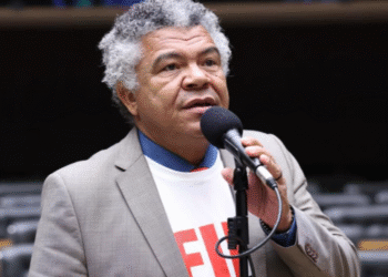 Valmir Assunção vota a favor do fim da escala 6×1