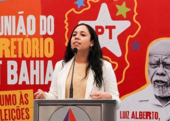 ‘Flávio Bolsonaro vem à Bahia estreitar relações com ACM Neto’, diz presidente do PT