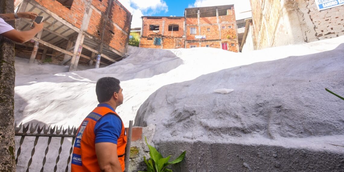 Prefeitura entrega nova proteção de encosta no Pero Vaz e amplia ações de prevenção em áreas de risco