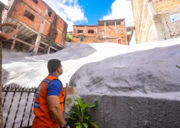 Prefeitura entrega nova proteção de encosta no Pero Vaz e amplia ações de prevenção em áreas de risco