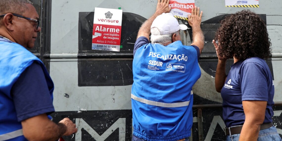 Operação integrada interdita seis ferros-velhos irregulares em Salvador
