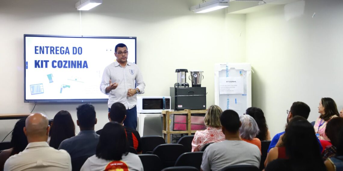 Prefeitura de Salvador entrega kits de cozinha para 17 instituições que acolhem pessoas idosas