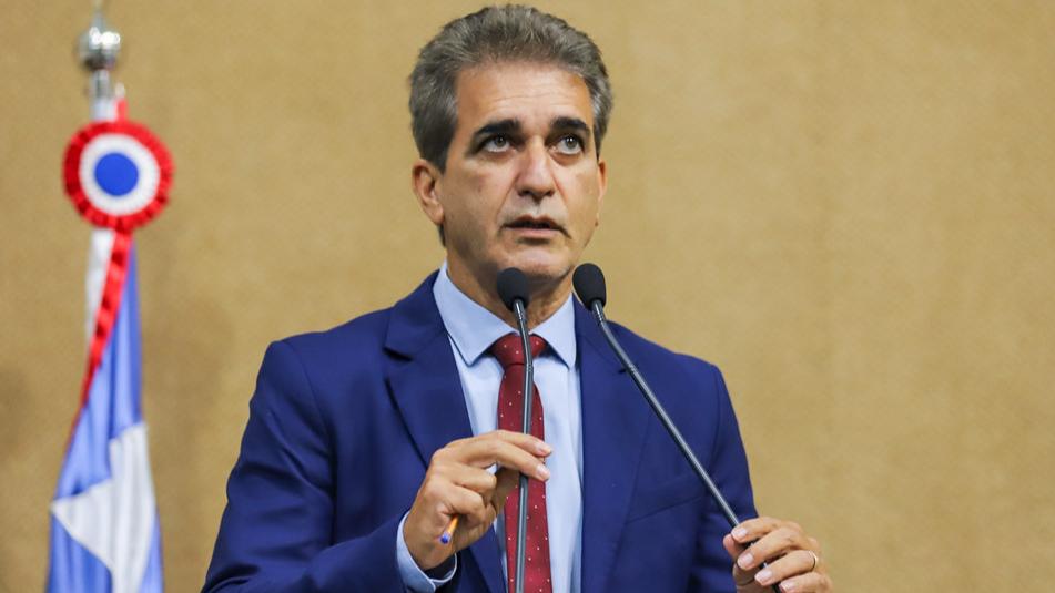 Robinson defende soberania e critica ato de Trump