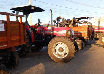 Agricultores e agricultoras familiares de Itatim recebem reforço de equipamentos e máquinas