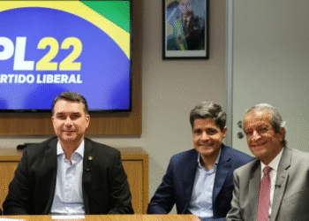 Valdemar crava apoio de ACM Neto a Flávio Bolsonaro: ‘Caminhar junto’