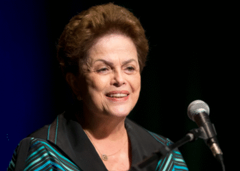 Governo da Bahia concede maior honraria à ex-presidente Dilma Rousseff