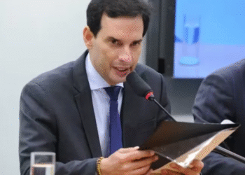 Leo Prates dá parecer favorável à discussão sobre o fim da escala 6×1