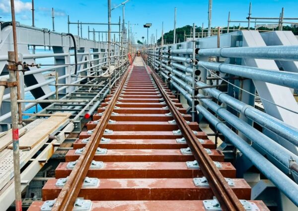 VLT de Salvador: Trilhos começam a ser instalados na Ponte São João