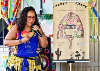 Professora-autora leva história de Luiz Gonzaga a alunos da rede municipal e valoriza cultura nordestina