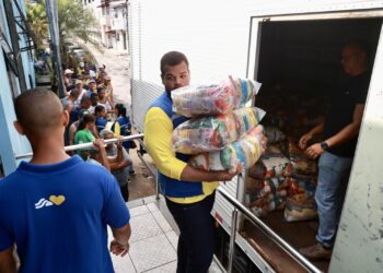 Prefeitura de Salvador decreta situação de emergência em São Tomé de Paripe após derramamento de produtos na praia