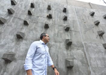 Prefeitura entrega contenção de encosta no Alto do Cabrito e chega a 590 áreas de risco protegidas