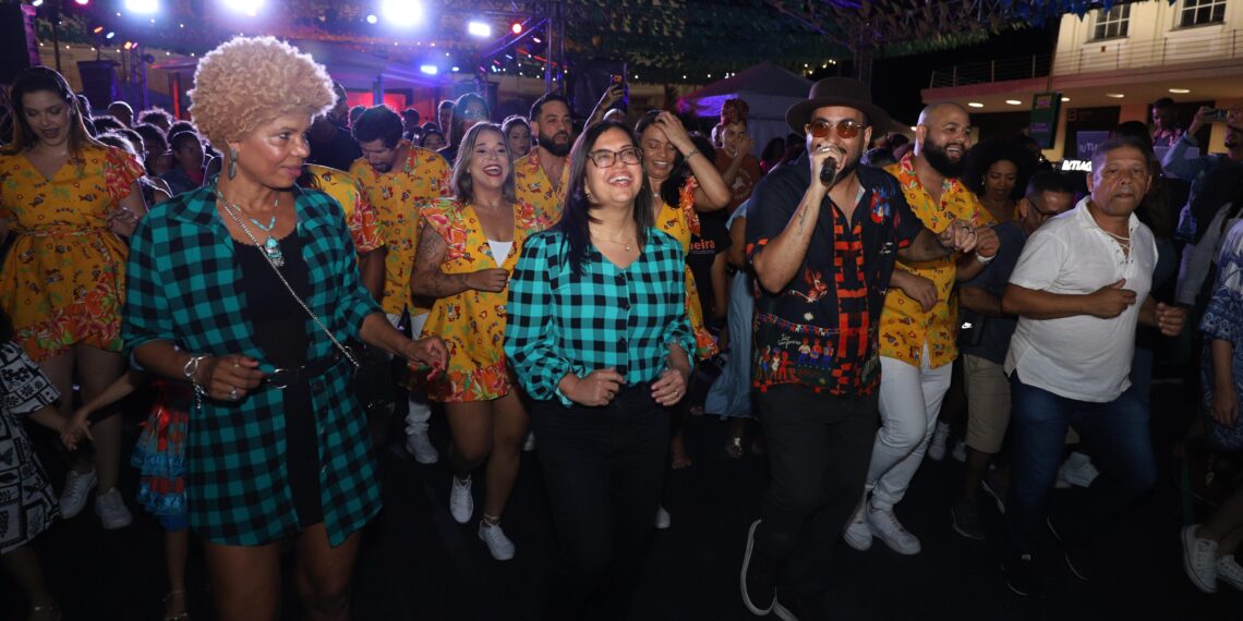 Abertura do Arraiá da Prefs reúne famílias, turistas e celebra a cultura nordestina no Centro Histórico