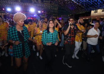 Abertura do Arraiá da Prefs reúne famílias, turistas e celebra a cultura nordestina no Centro Histórico
