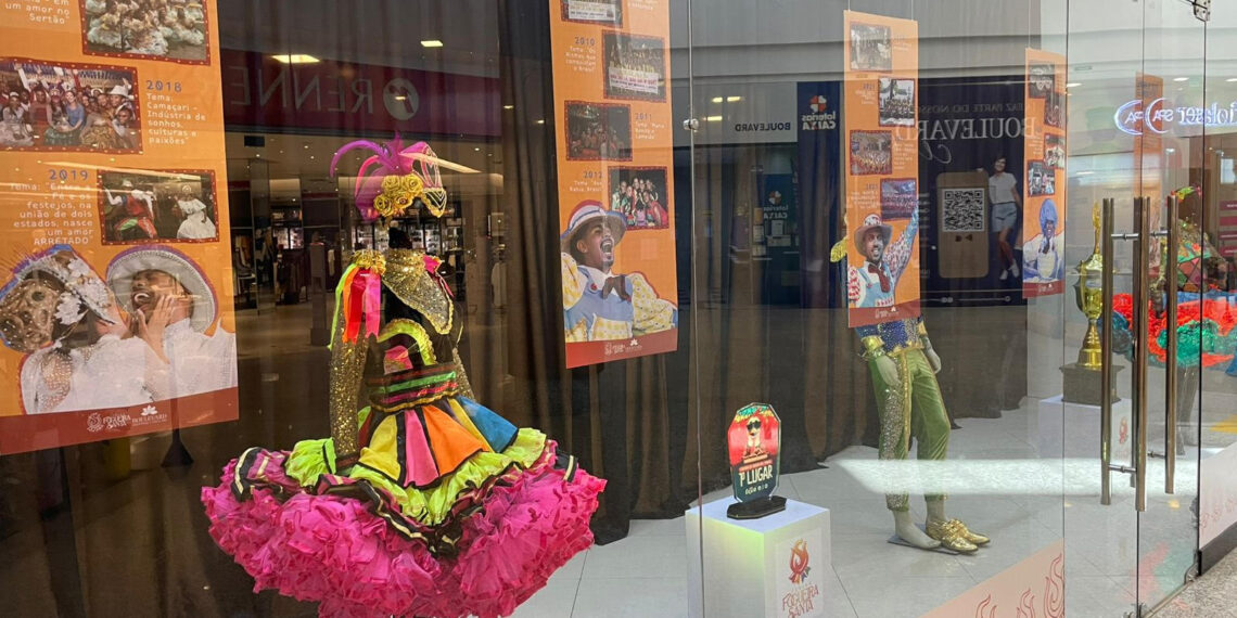 Trajetória da Quadrilha Fogueira Santa é tema de exposição gratuita no Boulevard Shopping Camaçari