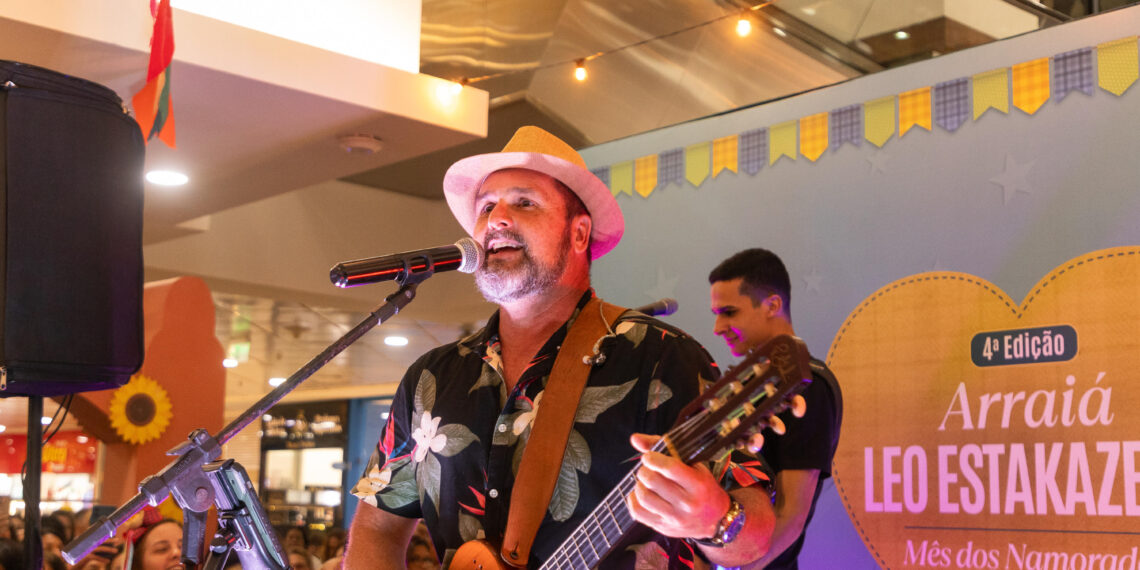 Arraiá Junino do Shopping Itaigara recebe Leo Estakazero para mais uma apresentação na próxima terça-feira (9)