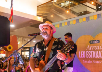 Arraiá Junino do Shopping Itaigara recebe Leo Estakazero para mais uma apresentação na próxima terça-feira (9)